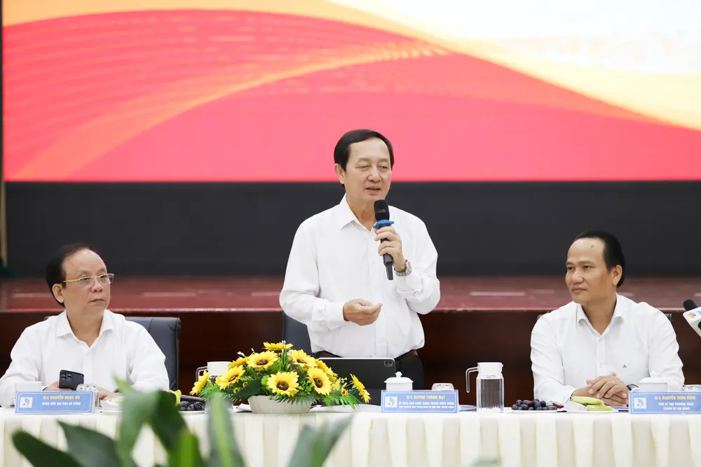 Đồng chí Huỳnh Thành Đạt, Phó Trưởng Ban Tuyên giáo và Dân vận Trung ương gợi mở. Ảnh: XUÂN QUỲNH IMG_3207_1.jpg