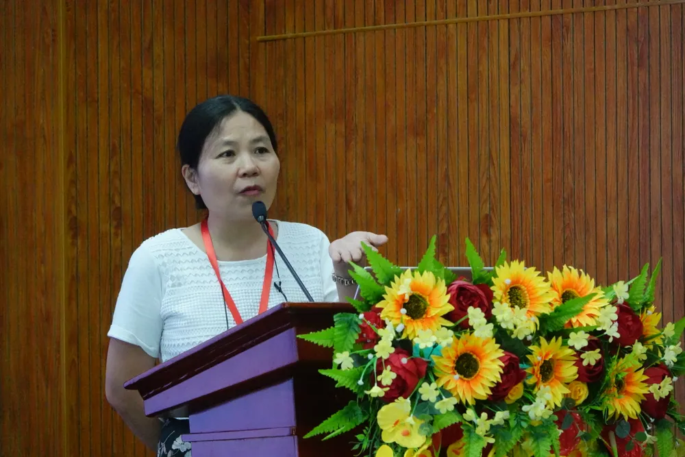 PGS-TS Tô Thúy Nga trình bày. Ảnh: XUÂN QUỲNH DSC03488.JPG