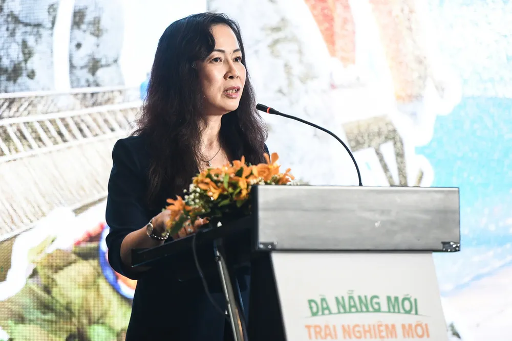 Bà Trương Thị Hồng Hạnh, Giám đốc Sở Văn hóa, Thể thao và Du lịch TP Đà Nẵng chia sẻ tại chương trình. Ảnh: XUÂN QUỲNH z6909765056680_2334df816a375afea8be0e1ddc9f9dda.jpg