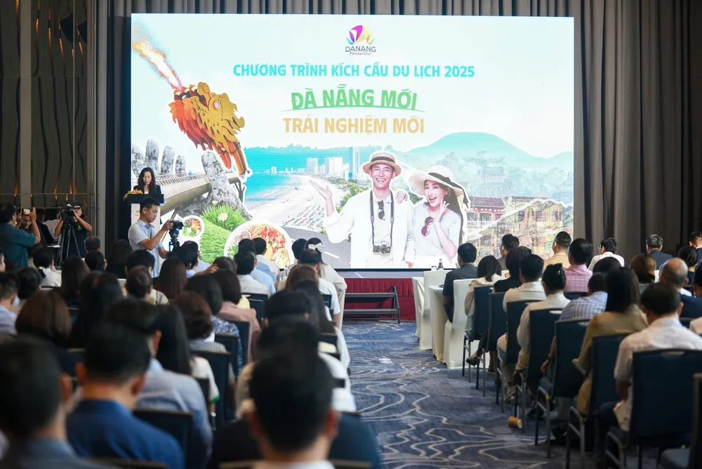 Chương trình kích cầu có sự đồng hành của hơn 300 tập đoàn, doanh nghiệp, hơn 200 cơ sở kinh doanh, các đơn vị cung ứng giải pháp công nghệ. Ảnh: XUÂN QUỲNH z6909765068980_0ef0c6970e68881ada4617914fa75f09.jpg