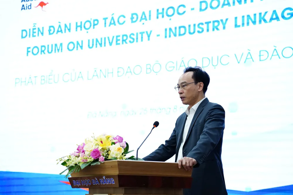 Ông Hoàng Minh Sơn, Thứ trưởng Bộ GD-ĐT chia sẻ. Ảnh: XUÂN QUỲNH z6941953027157_d07b4bc9145a72aef636fa031bfceacf.jpg