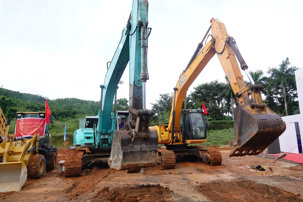 Các phương tiện đã sẵn sàng. Ảnh: XUÂN QUỲNH DSC04531.JPG
