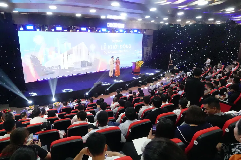 Toàn cảnh lễ khởi động. Ảnh: XUÂN QUỲNH DSC04657.JPG