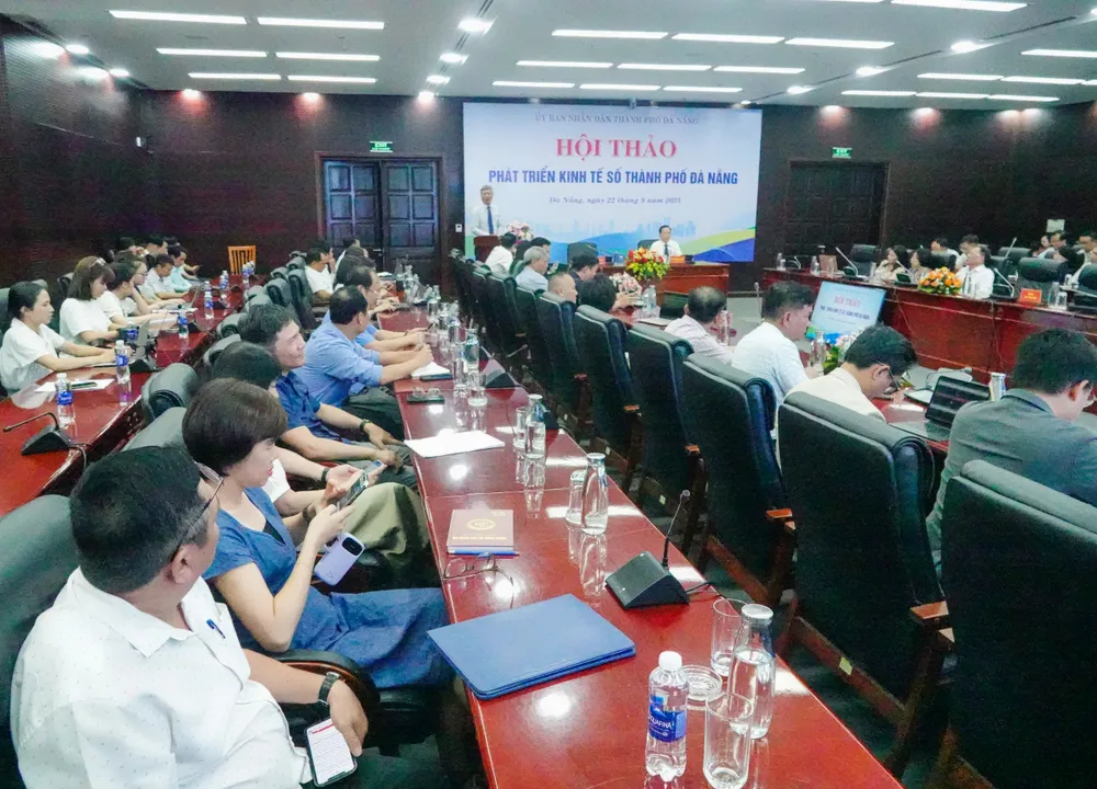 Hội thảo có sự tham dự của diễn giả đến từ trường đại học, doanh nghiệp. Ảnh: XUÂN QUỲNH DSC05657.JPG