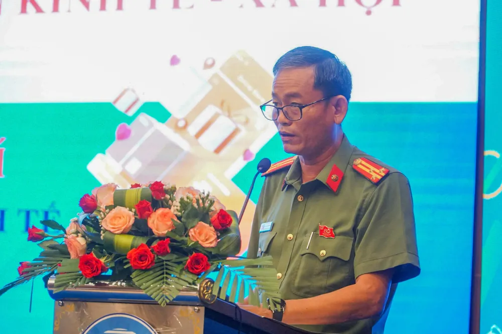 Thượng tá Trần Nhất Trí, Phó Trưởng phòng An ninh Kinh tế - Công an TP Đà Nẵng chia sẻ. Ảnh: XUÂN QUỲNH z7044814053513_9d11e5eec3cb108e8208dcd98d0216cc.jpg