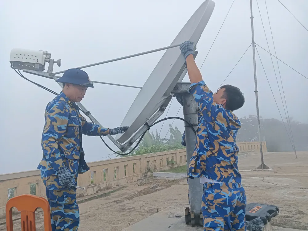 Trên đỉnh Sơn Trà (TP Đà Nẵng), thời tiết mây mù z7055779243198_0e5d142a33987a7cf508c6495786a9d2.jpg