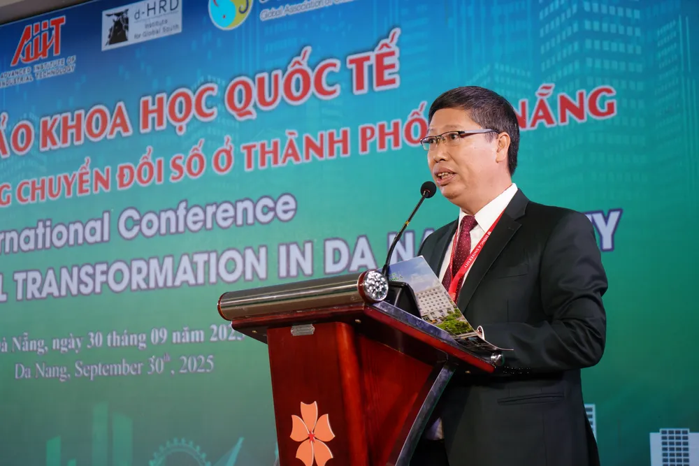 PGS.TS Đinh Thành Việt, Phó Hiệu trưởng Trường Đại học Đông Á phát biểu tại hội thảo 7R305374 PGS TS Dinh Thanh Viet.JPG