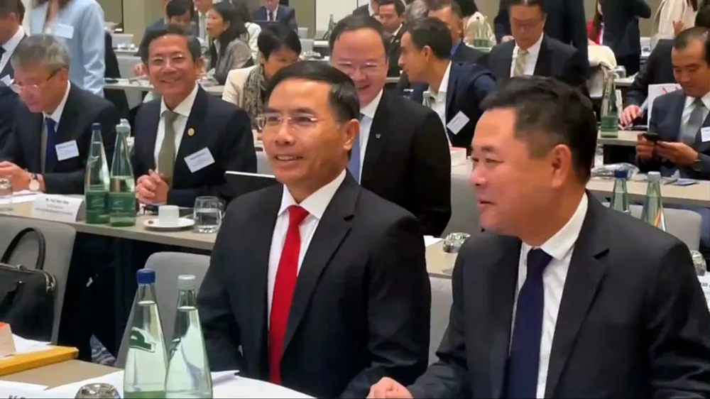 Ông Phạm Đức Ấn, Chủ tịch UBND TP Đà Nẵng tham dự Hội nghị xúc tiến đầu tư vào Trung tâm tài chính tại Việt Nam Anh 2.jpg