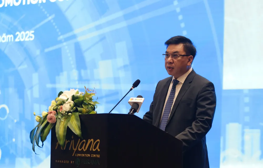 Phó Cục trưởng Cục Xúc tiến thương mại Lê Hoàng Tài thông tin về bối cảnh quốc tế và định hướng xuất khẩu Ảnh: XUÂN QUỲNH z7073330478001_d2ff2b386599d9177449049d838b26de.jpg