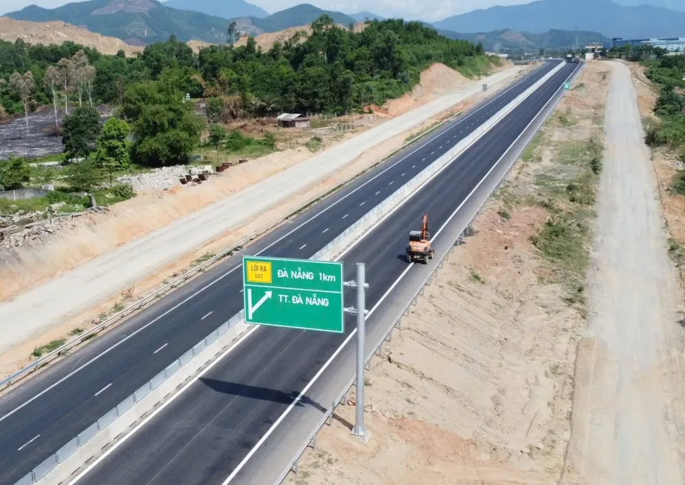 Bộ Xây dựng phối hợp với UBND TP Đà Nẵng tổ chức thông xe kỹ thuật Dự án xây dựng đường cao tốc đoạn Hòa Liên - Túy Loan vào ngày 19-8