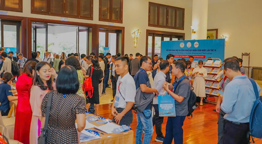 Hội nghị quy tụ hơn 400 đại biểu đến từ hơn 80 tổ chức trong và ngoài nước z7098360955343_d37c36a4238a3ff68e97e5f7b7f3e855.jpg