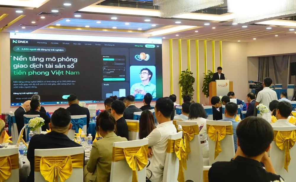 Ông Nguyễn Chí Công, Tổng Giám đốc DNEX thông tin tại buổi ra mắt. Ảnh: XUÂN QUỲNH DSC06146.JPG