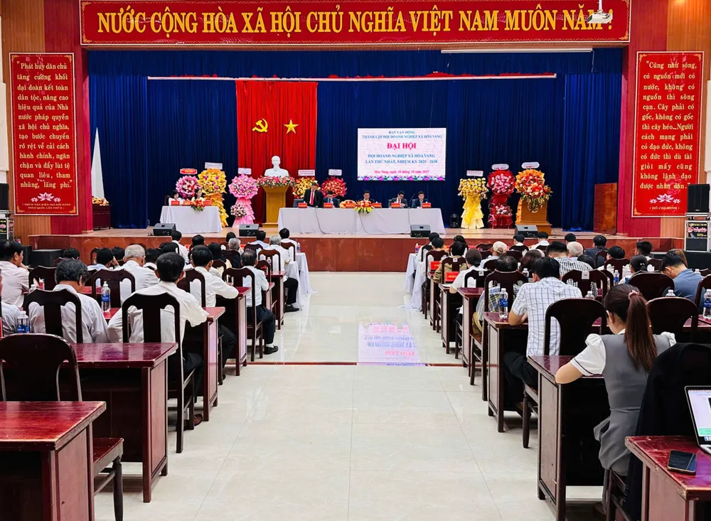 Toàn cảnh đại hội. Ảnh: XUÂN QUỲNH z7102221072379_b4b61e76161e9358cc11ba09eb40f177.jpg