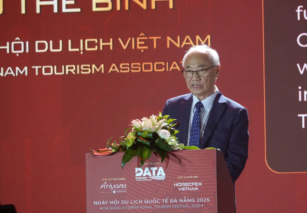Ông Vũ Thế Bình, Chủ tịch Hiệp hội Du lịch Việt Nam phát biểu tại ngày hội. Ảnh: XUÂN QUỲNH DSC06193.JPG