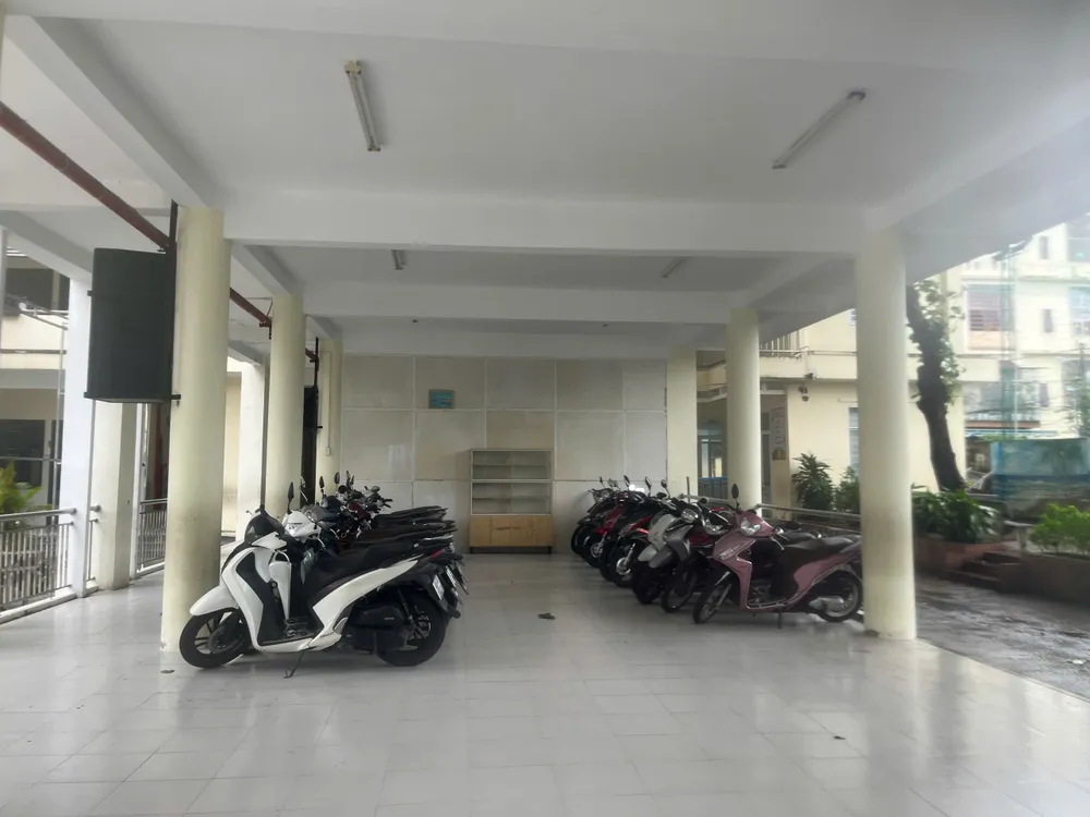 Khu để xe máy z7144608075385_4fdc3eda0cfe63dc475cf354aef98538.jpg