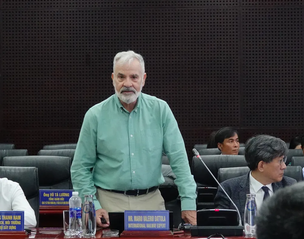 Ông Mario Valerio Dattola phát biểu tại hội thảo. Ảnh: XUÂN QUỲNH DSC06871.JPG