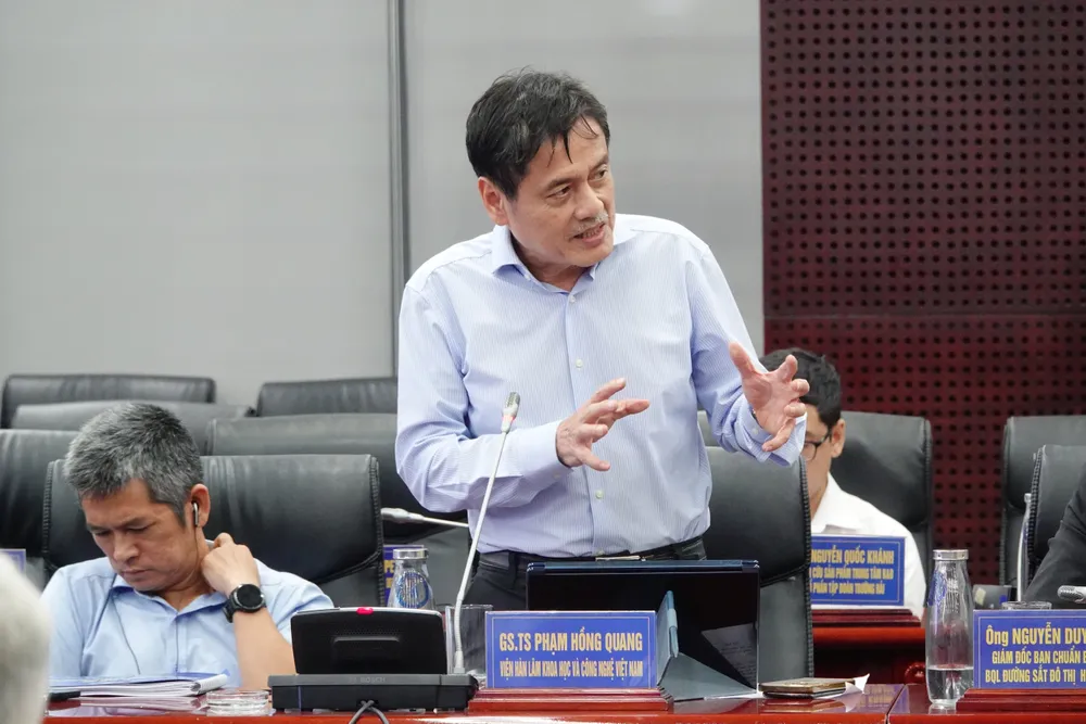 GS.TS. Phạm Hồng Quang phát biểu tại hội thảo. Ảnh: XUÂN QUỲNH DSC06943.JPG