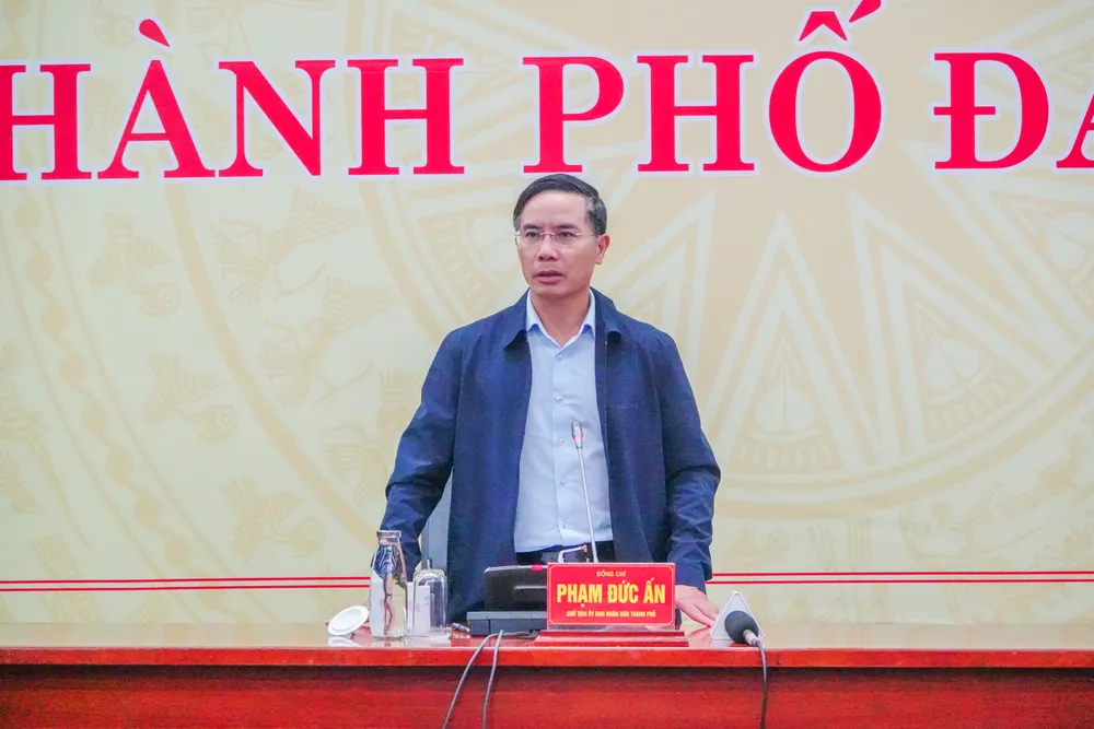 Ông Phạm Đức Ấn, Chủ tịch UBND TP Đà Nẵng kết luận cuộc họp. Ảnh: XUÂN QUỲNH DSC07150.JPG