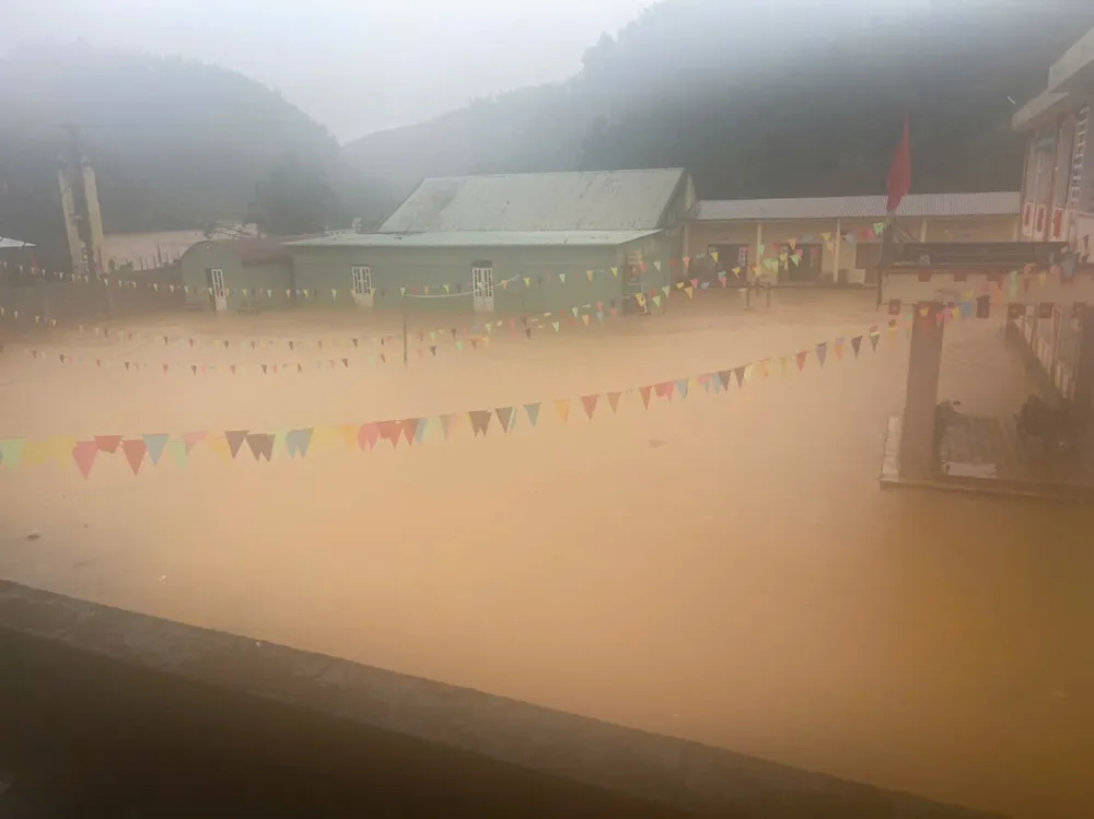 Nước ngập tại xã A Vương z7163147643276_6d092d5e4ff131b2b53eb302be31e9df.jpg