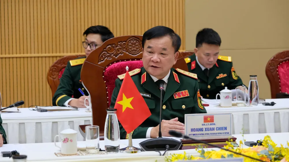 Thượng tướng Hoàng Xuân Chiến, Thứ trưởng Bộ Quốc phòng chủ trì đối thoại. Ảnh: XUÂN QUỲNH z7163402713404_73945ff2e1b76a12d15739712dbee7c7.jpg