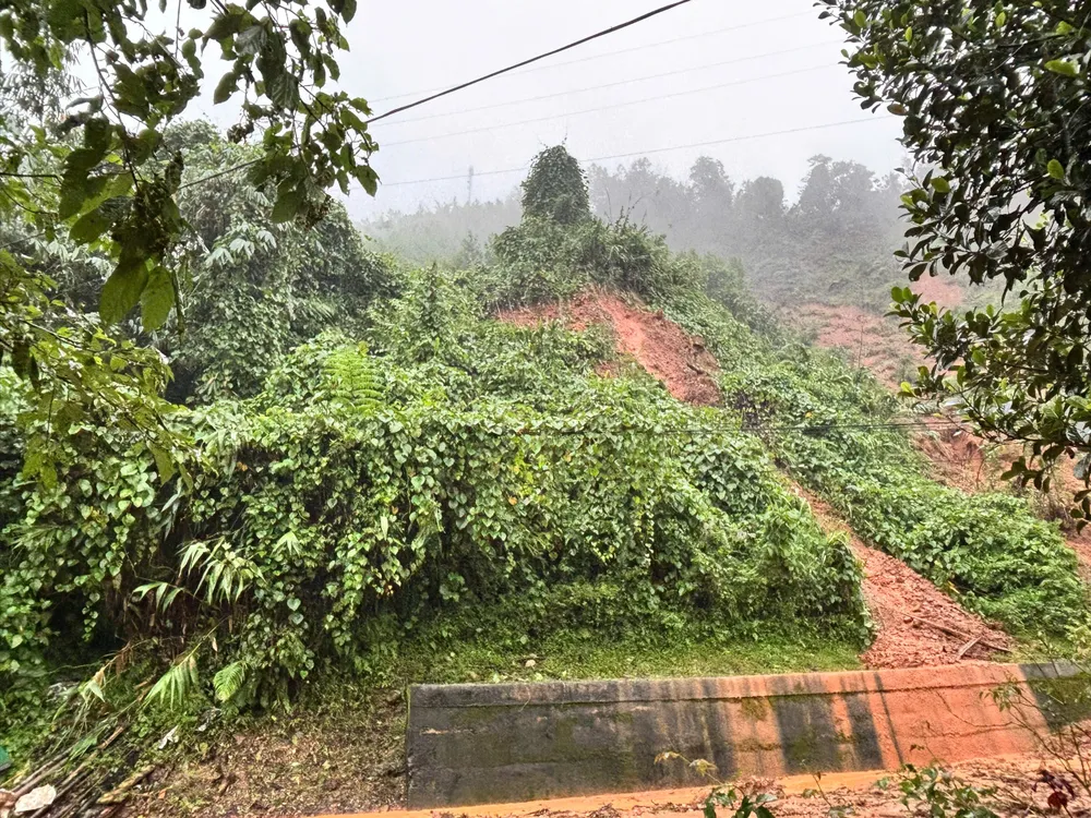 The weather in A Vuong commune is still complicated. Photo: BRIU QUAN z7168263693213_366f305dd65f91783cd0bc791953da23.jpg