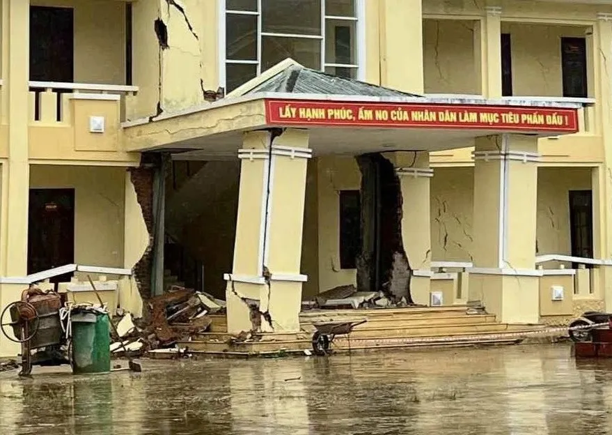 Tường nhà bị gãy 573095860_122146898384926782_6378379024438036618_n - Copy.jpg