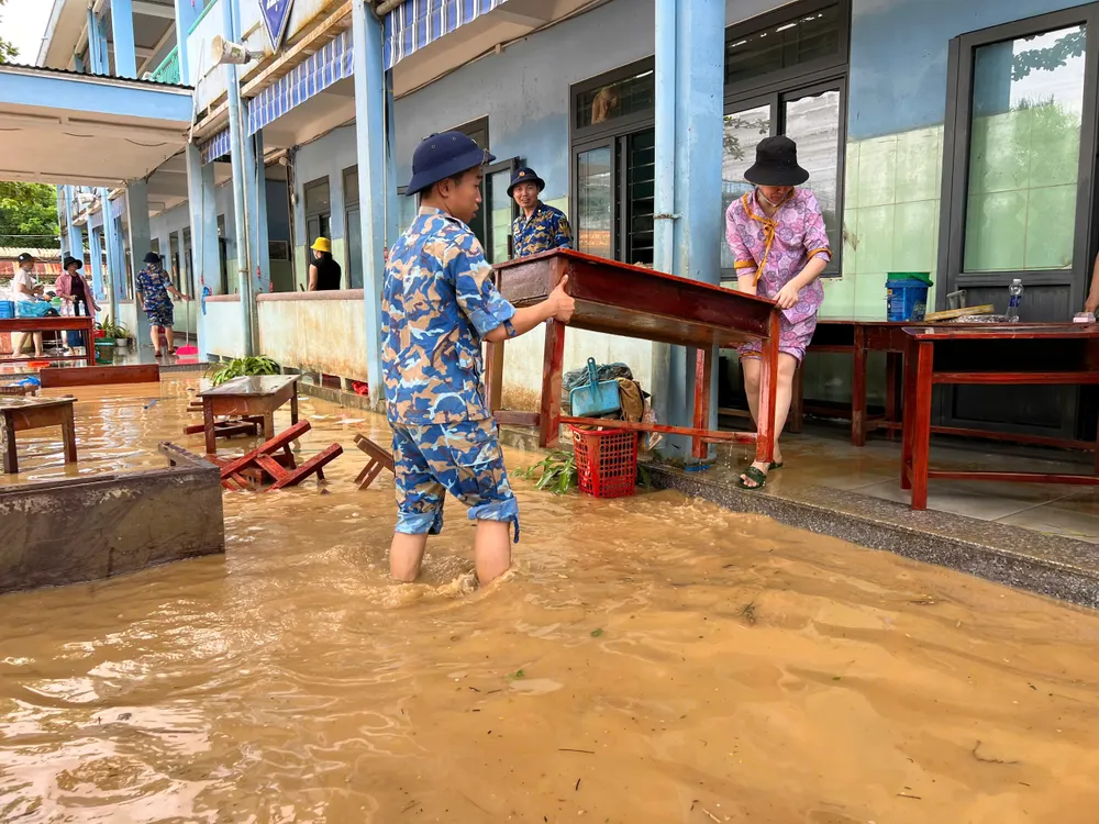 Công tác dọn dẹp triển khai khẩn trương trung doan 351 (14).jpg