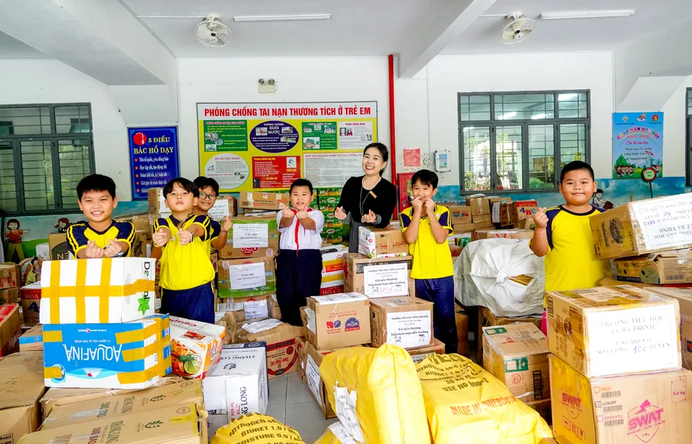 Điểm tập kết tại trường Tiểu học Lê Đình Chinh (phường Hòa Cường). Ảnh: XUÂN QUỲNH