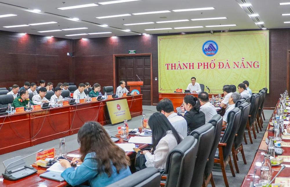 Ngày 12-11, ông Lê Ngọc Quang, Bí thư Thành ủy Đà Nẵng làm việc với Đảng ủy UBND TP Đà Nẵng về tình hình thực hiện nhiệm vụ thời gian qua, phương hướng, nhiệm vụ thời gian tới