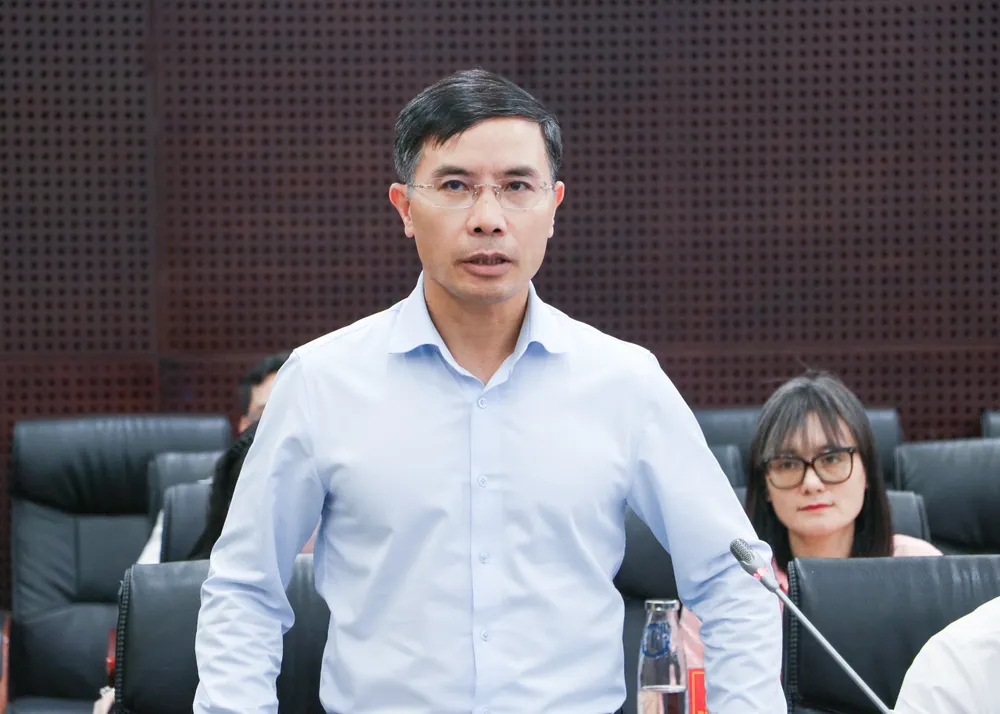 LAM VIEC DANG UY UBND3.jpg