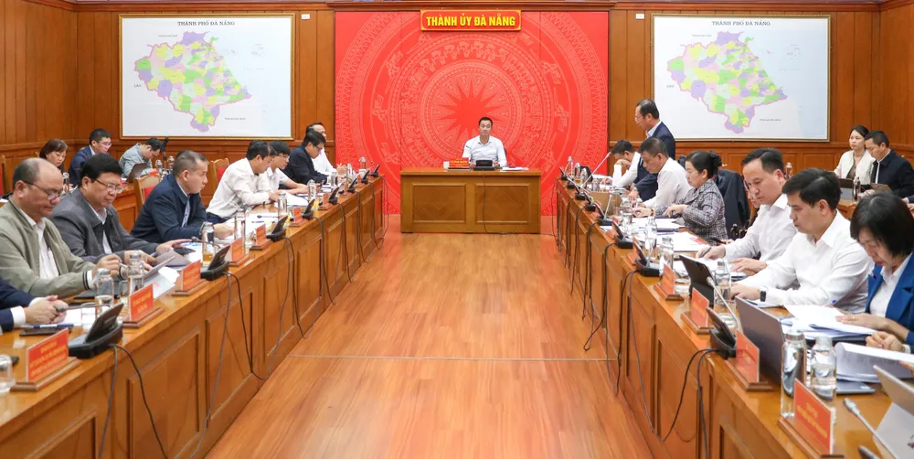 HOP KHU THUONG MAI TU DO1.jpg