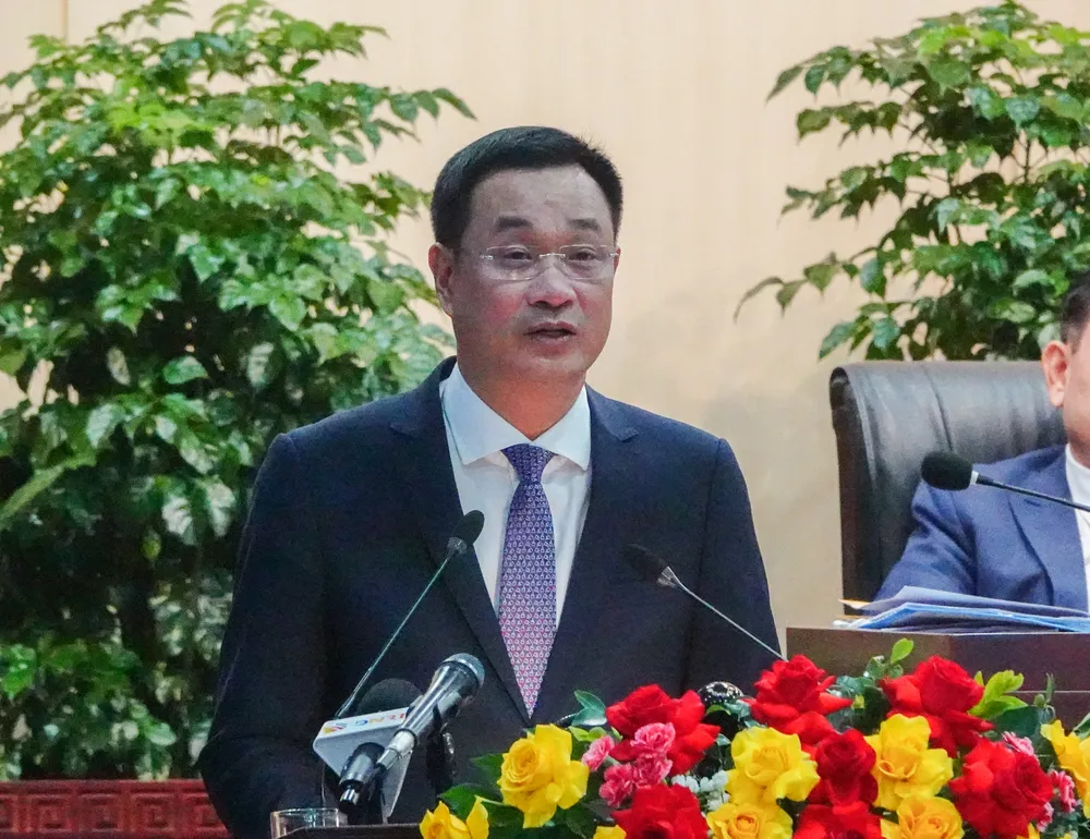 دا نانگ سٹی پارٹی کمیٹی کے سیکرٹری مسٹر لی نگوک کوانگ اجلاس سے خطاب کر رہے ہیں۔ تصویر: Xuan Quynh DSC08796.JPG