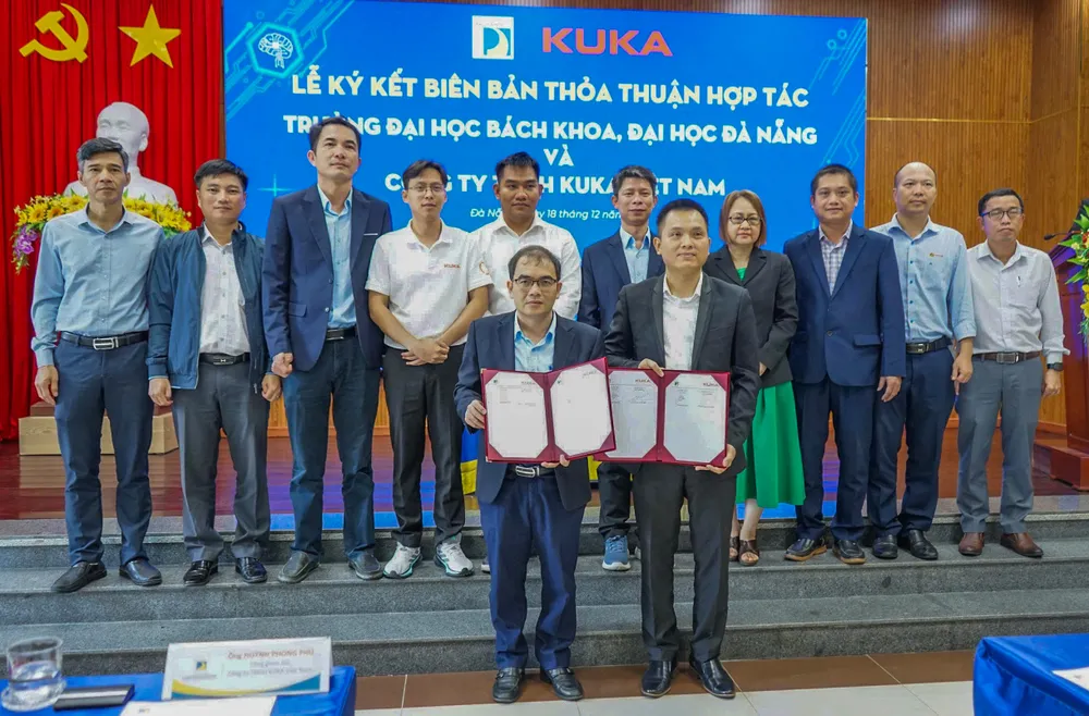 Hai bên ký kết hợp tác. Ảnh: XUÂN QUỲNH