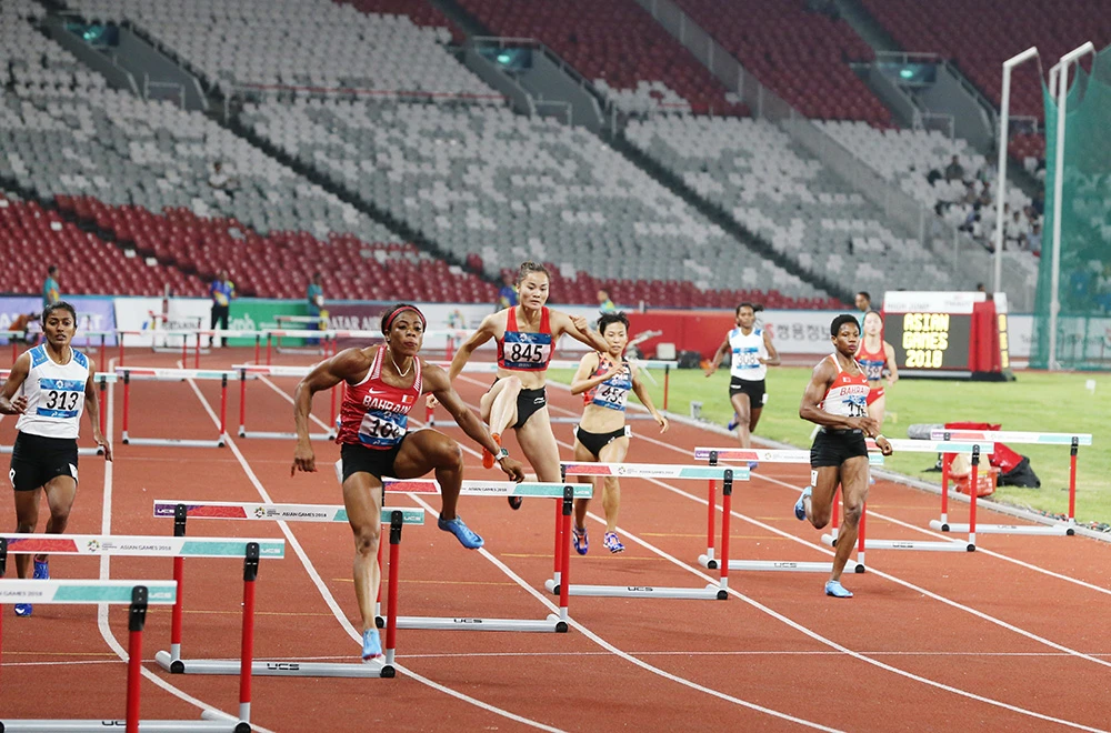 Quách Thị Lan (845) thi đấu nổi bật tại Asiad 2018