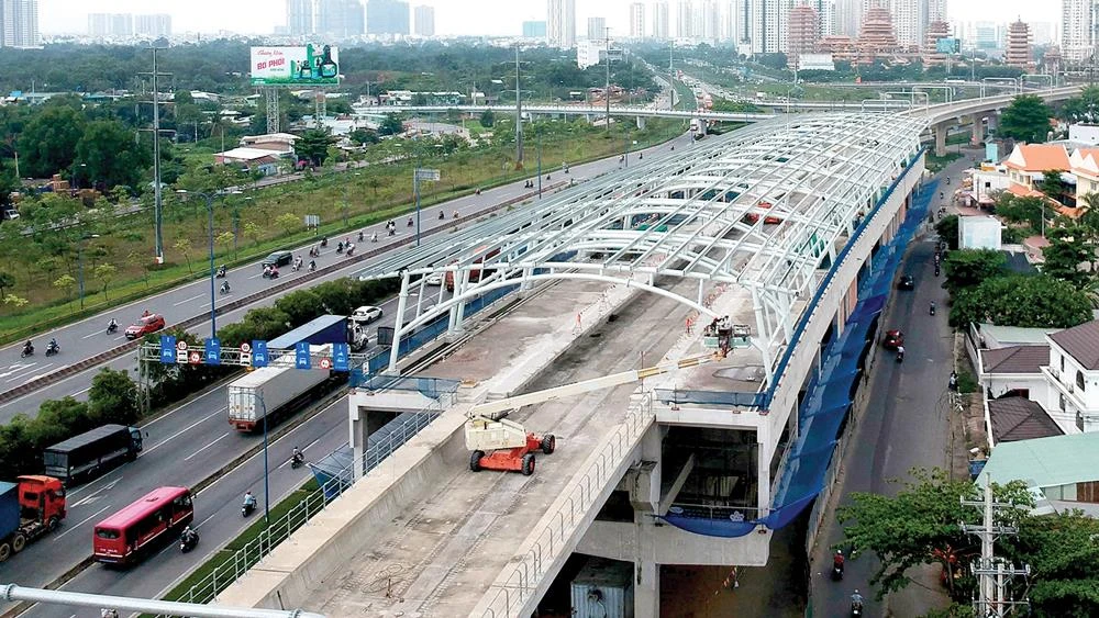 Nhà ga metro Bến Thành - Suối Tiên kết nối với xe buýt, tạo thuận lợi cho hành khách. Ảnh: THÀNH TRÍ