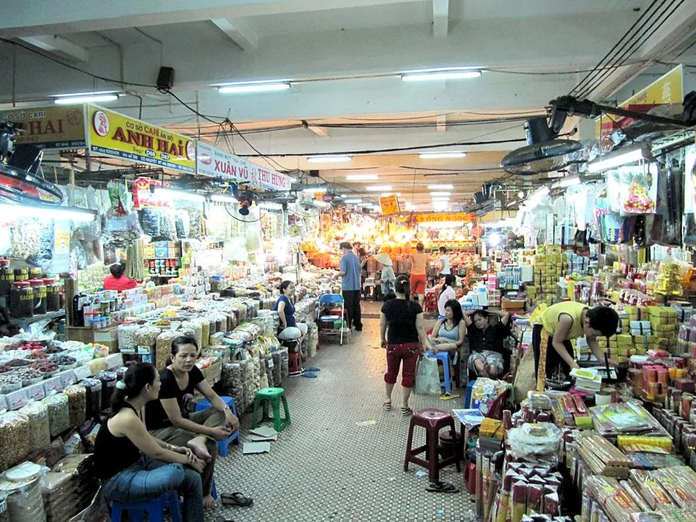 Chợ truyền thống được cải tạo khang trang hơn