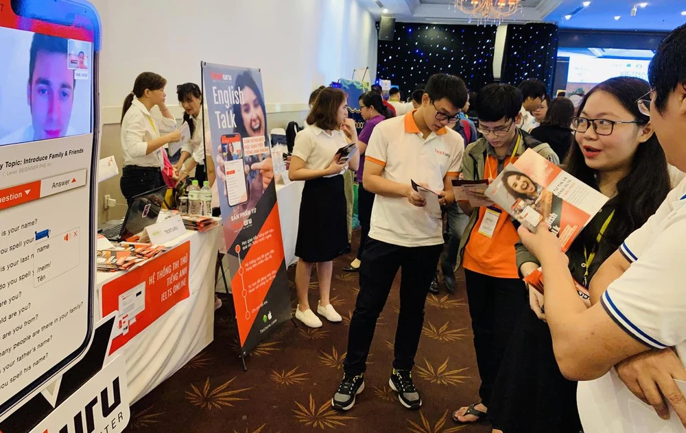 Startup Testuru giới thiệu giải pháp của mình tại Vietnam Startup Day 2019. Ảnh: T.BA