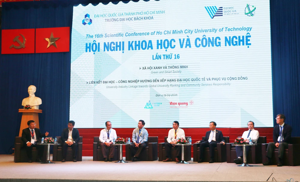 Các đại biểu tham gia thảo luận tại Hội nghị Khoa học & Công Nghệ chủ đề “Xã hội xanh và thông minh”