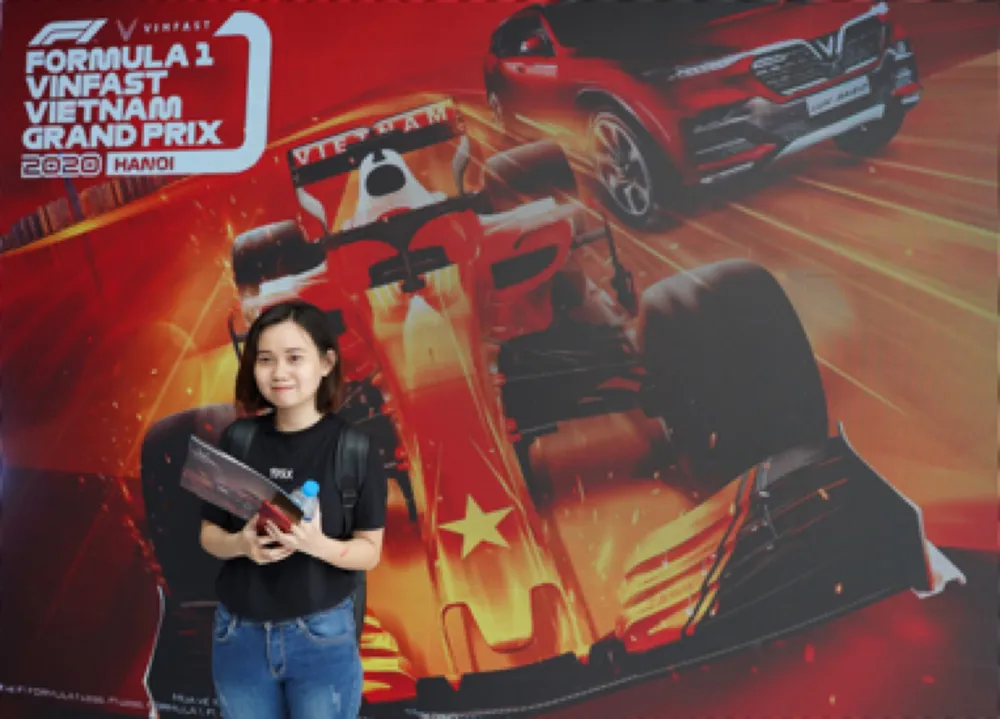 Người dân TPHCM hào hứng đua thử F1 tại Vietnam Motor Show ảnh 7