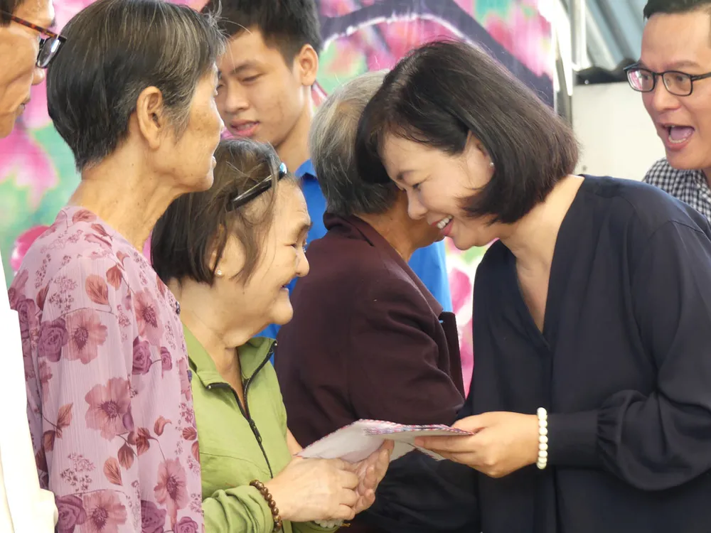 Tặng 500 phần quà Tết cho người khó khăn tại huyện Hóc Môn ảnh 2
