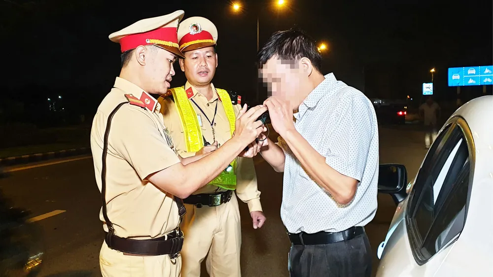 Thôi đi nhậu, khỏi sợ phạt! ảnh 1