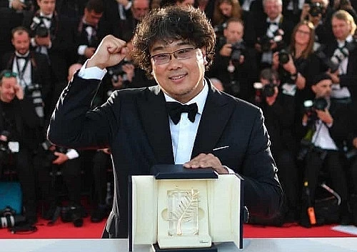 Đạo diễn Bong Joon Ho đã đem lại vinh quang cho Hàn Quốc với Cành cọ vàng tại LHP Cannes 2019. Nguồn: AFP