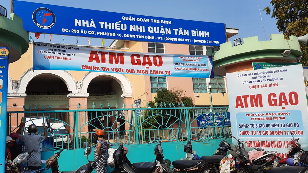  Thêm một máy “ATM gạo” được lắp đặt tại quận Tân Bình