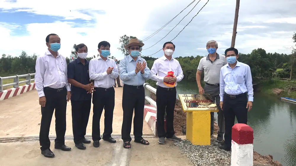 Lễ khánh thành công trình Đường về biên giới Giồng Két trên địa bàn huyện Đức Huệ, Long An ảnh 1 Lễ khánh thành công trình Đường về biên giới Giồng Két trên địa bàn huyện Đức Huệ, Long An ảnh 1