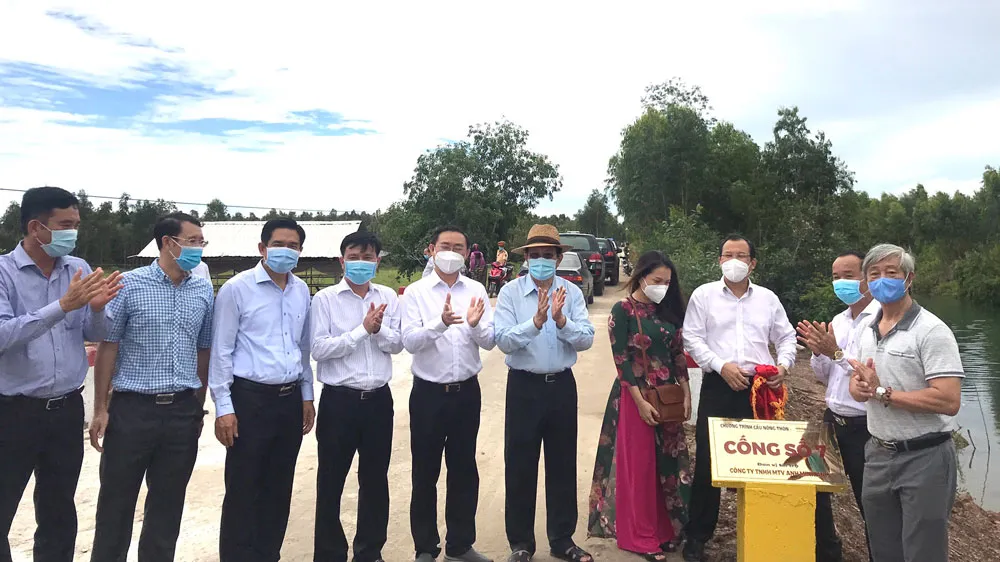 Lễ khánh thành công trình Đường về biên giới Giồng Két trên địa bàn huyện Đức Huệ, Long An ảnh 2 Lễ khánh thành công trình Đường về biên giới Giồng Két trên địa bàn huyện Đức Huệ, Long An ảnh 2