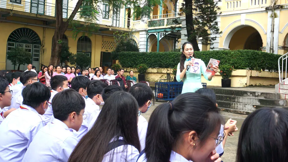 “Giờ đọc hạnh phúc” tại Trường THPT chuyên Trần Đại Nghĩa