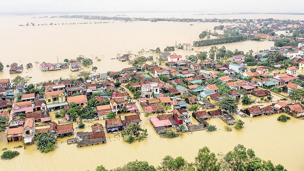 Chung tay sẻ chia khó khăn cùng người dân vũng lũ miền Trung ảnh 1 Chung tay sẻ chia khó khăn cùng người dân vũng lũ miền Trung ảnh 1