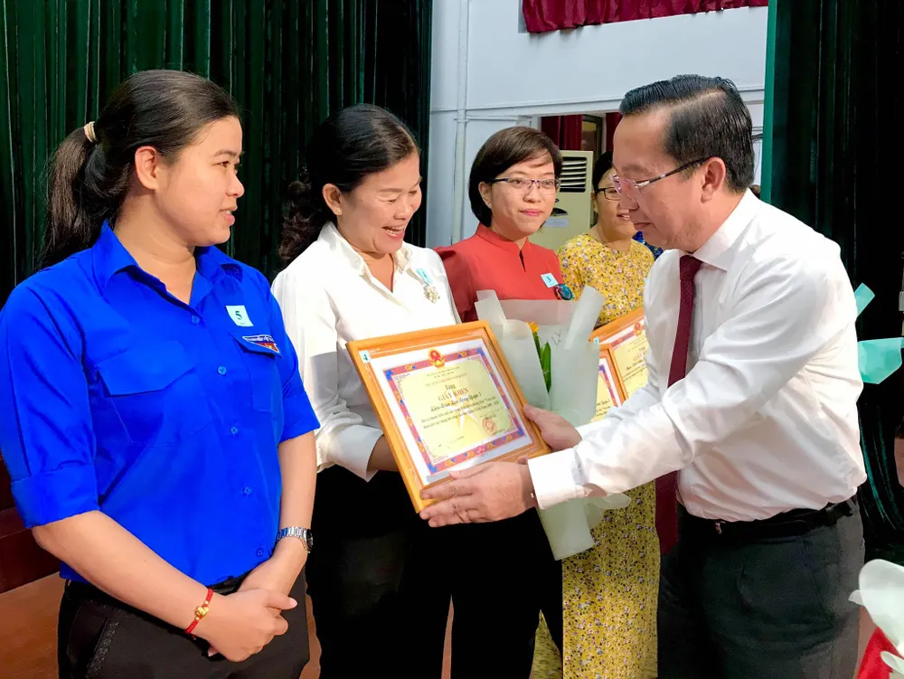 Quận 5, TPHCM: 95% cơ quan, đơn vị, doanh nghiệp đạt tiêu chuẩn văn hóa ảnh 1 Quận 5, TPHCM: 95% cơ quan, đơn vị, doanh nghiệp đạt tiêu chuẩn văn hóa ảnh 1