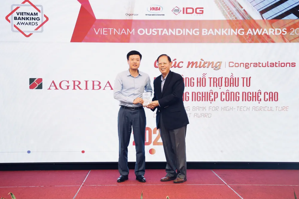 Agribank được vinh danh 2 giải thưởng Ngân hàng Việt Nam tiêu biểu 2020 ảnh 1 Agribank được vinh danh 2 giải thưởng Ngân hàng Việt Nam tiêu biểu 2020 ảnh 1