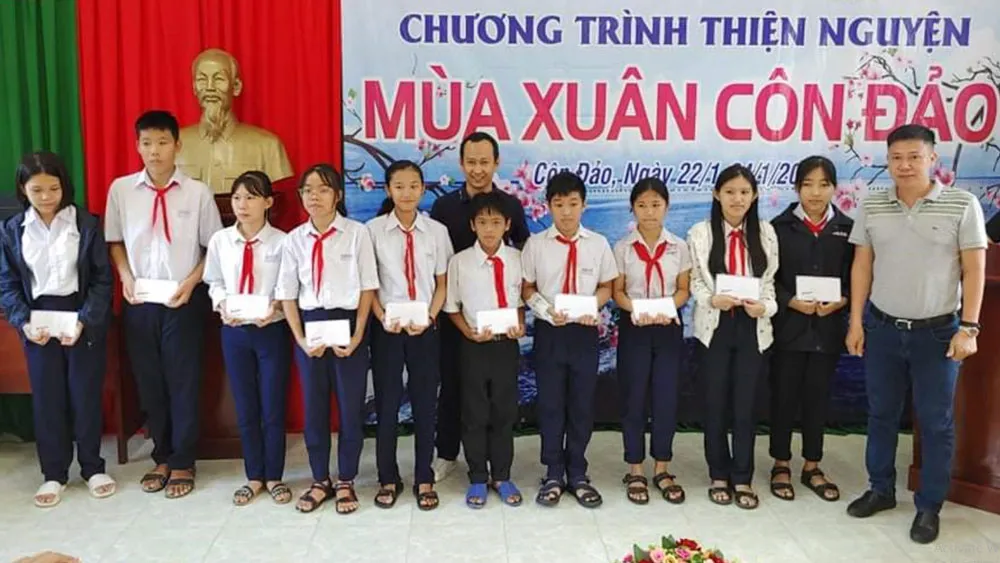 Khám bệnh miễn phí và tặng quà tết tại huyện Côn Đảo ảnh 1